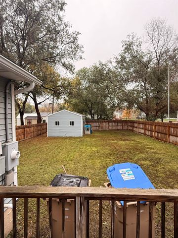 611 14th St SE, Minot, ND 58701