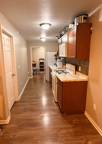 611 14th St SE, Minot, ND 58701