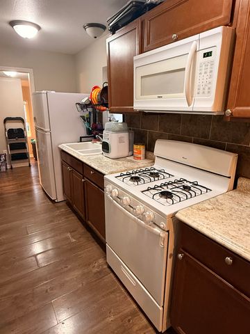 611 14th St SE, Minot, ND 58701