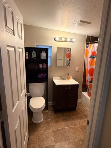 611 14th St SE, Minot, ND 58701