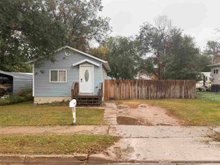 611 14th St SE, Minot, ND 58701