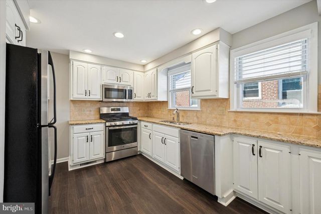 421 LAWRENCE RD, Havertown, PA 19083