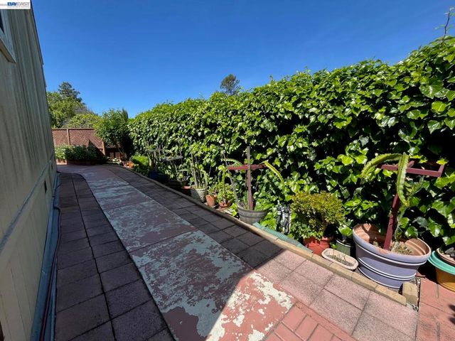 1291 Sussex Way, Hayward, CA 94544