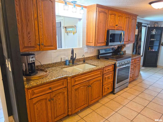 1342 LAKEVIEW Avenue, East Peoria, IL 61611