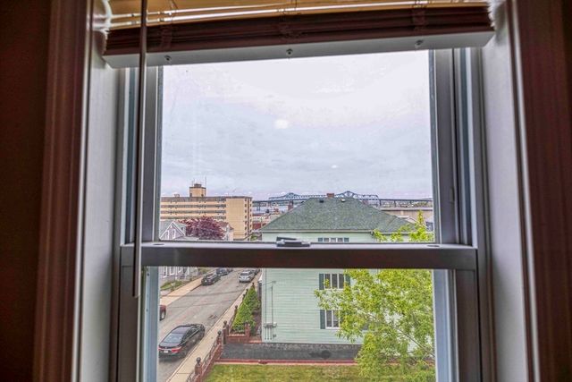 278 Division St, Fall River, MA 02721