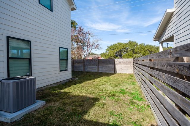 503 S 13th St, Aransas Pass, TX 78336