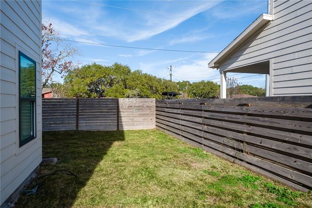 503 S 13th St, Aransas Pass, TX 78336