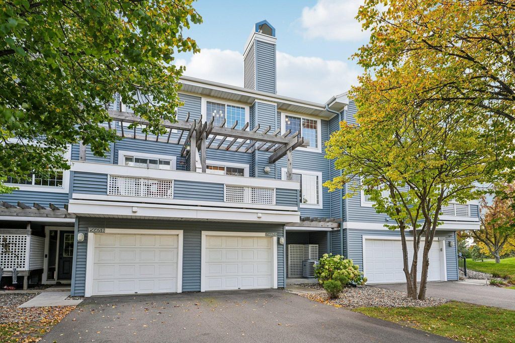 15665 24th Avenue N C, Plymouth, MN 55447