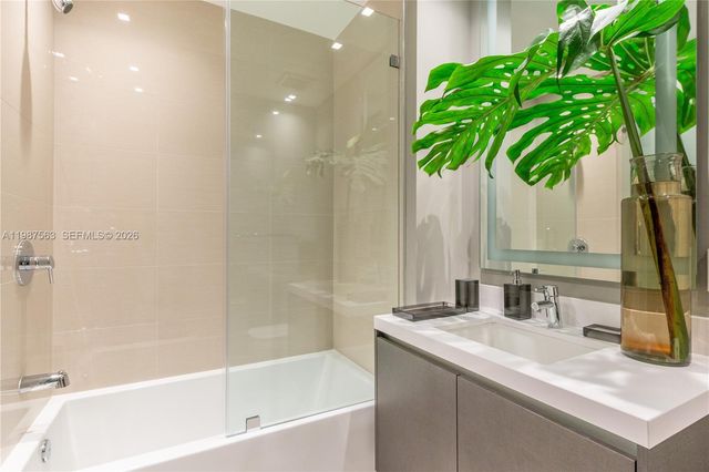 851 NE 1st Ave PH 4611, Miami, FL 33132