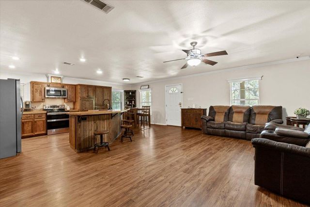 111 Lazy Trail CT, Liberty Hill, TX 78642