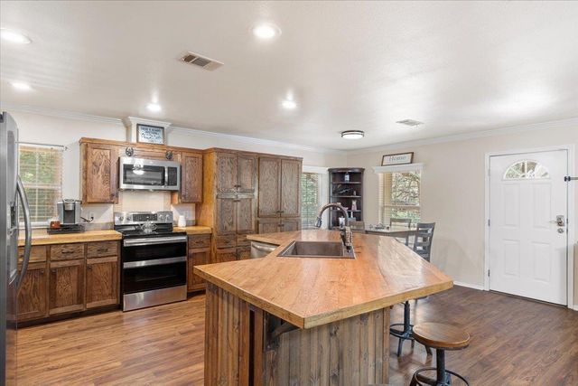 111 Lazy Trail CT, Liberty Hill, TX 78642