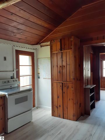 4599 Shady Lane, Oscoda, MI 48750