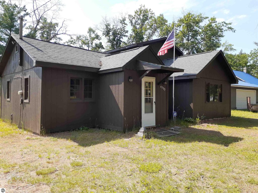 4599 Shady Lane, Oscoda, MI 48750
