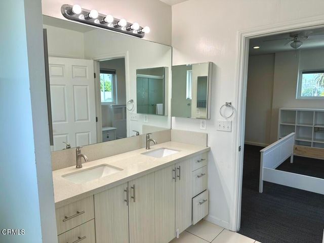 2117 9th Avenue, Los Angeles, CA 90018