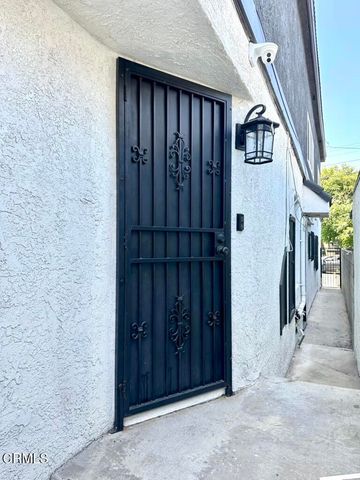 2117 9th Avenue, Los Angeles, CA 90018