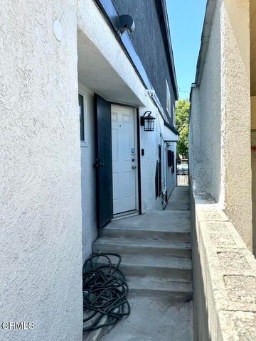 2117 9th Avenue, Los Angeles, CA 90018