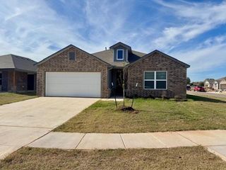 4001 Olivia Street, Mustang, OK 73064