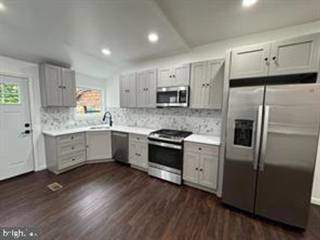 3083 EMERALD ST, Philadelphia, PA 19134