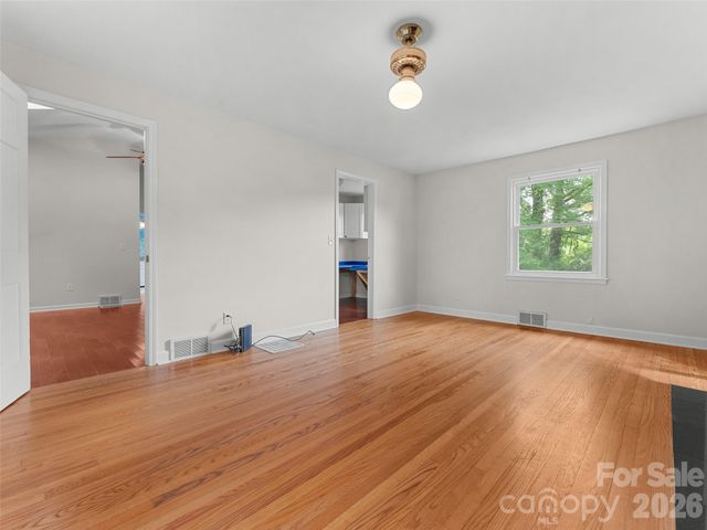 1705 Willow Road, Hendersonville, NC 28739