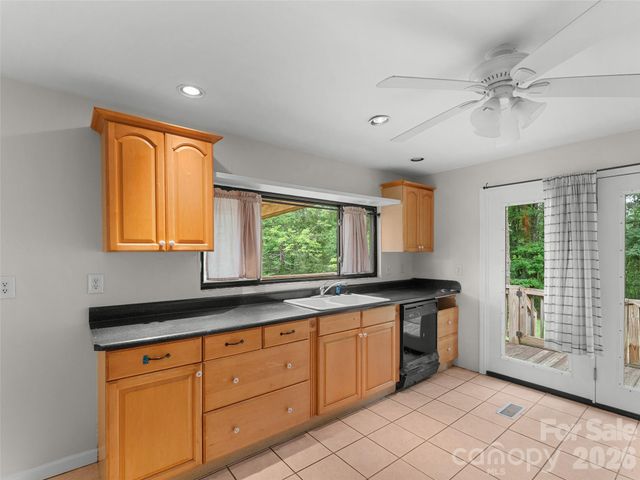 1705 Willow Road, Hendersonville, NC 28739