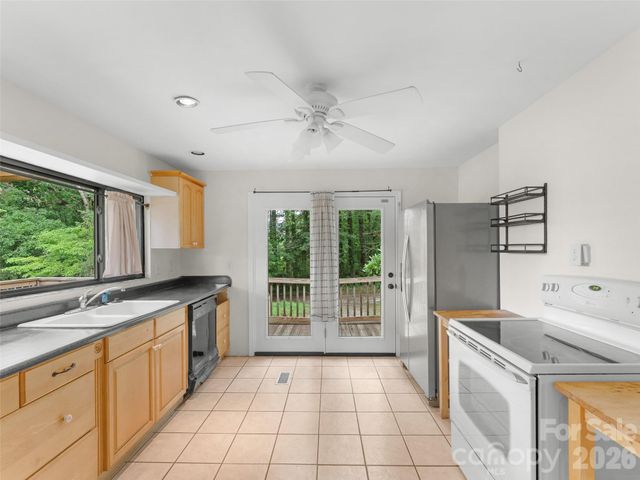1705 Willow Road, Hendersonville, NC 28739