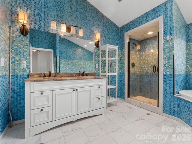 1705 Willow Road, Hendersonville, NC 28739