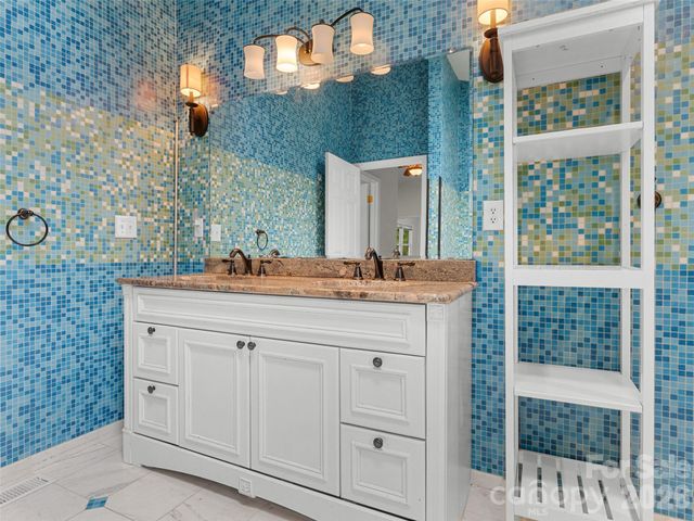 1705 Willow Road, Hendersonville, NC 28739