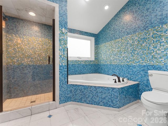 1705 Willow Road, Hendersonville, NC 28739