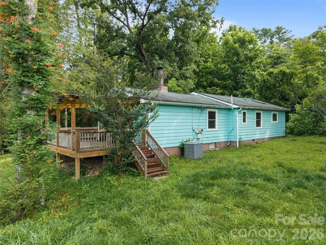1705 Willow Road, Hendersonville, NC 28739