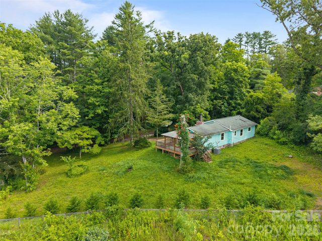 1705 Willow Road, Hendersonville, NC 28739