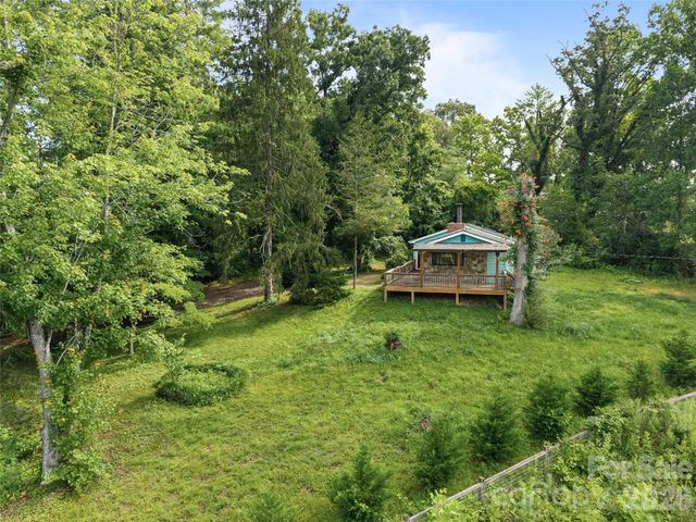 1705 Willow Road, Hendersonville, NC 28739