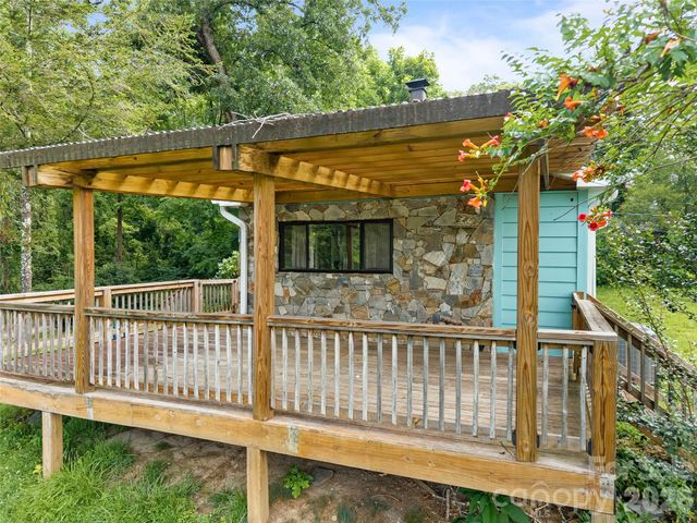 1705 Willow Road, Hendersonville, NC 28739