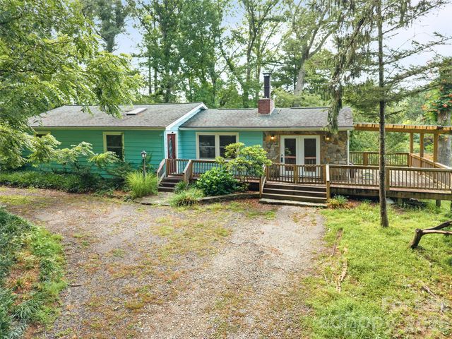 1705 Willow Road, Hendersonville, NC 28739