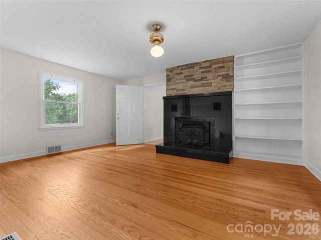 1705 Willow Road, Hendersonville, NC 28739