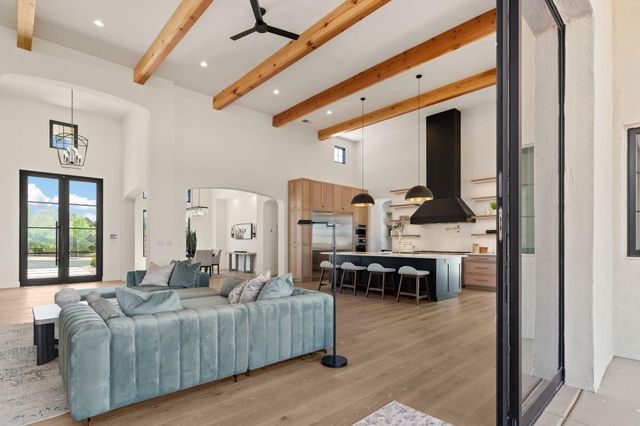 8601 Beverly Hills Avenue NE, Albuquerque, NM 87122