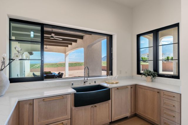 8601 Beverly Hills Avenue NE, Albuquerque, NM 87122