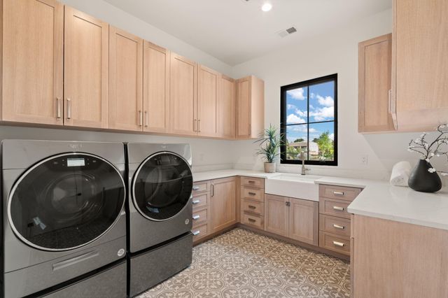 8601 Beverly Hills Avenue NE, Albuquerque, NM 87122