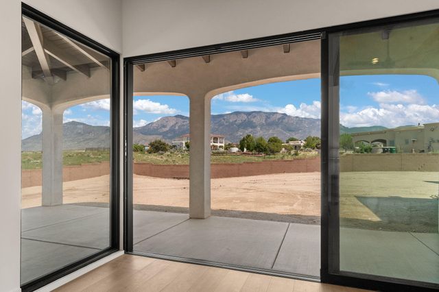 8601 Beverly Hills Avenue NE, Albuquerque, NM 87122