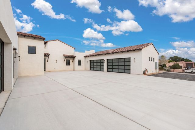 8601 Beverly Hills Avenue NE, Albuquerque, NM 87122