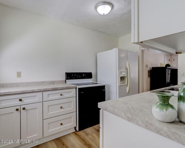 2554 RED ROBIN Drive E, Jacksonville, FL 32210