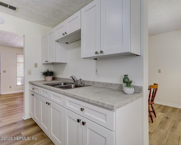 2554 RED ROBIN Drive E, Jacksonville, FL 32210