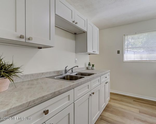2554 RED ROBIN Drive E, Jacksonville, FL 32210