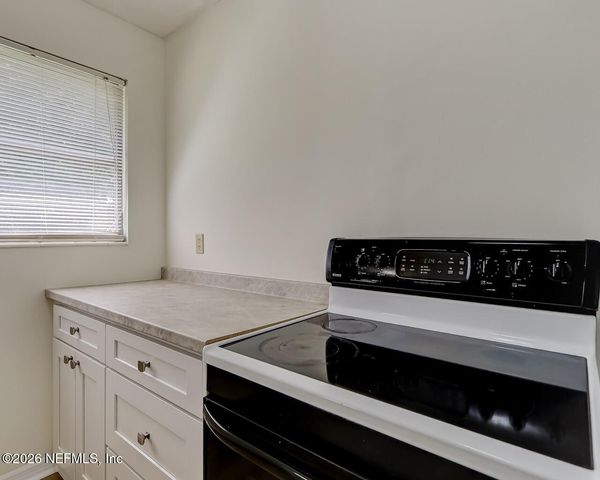 2554 RED ROBIN Drive E, Jacksonville, FL 32210