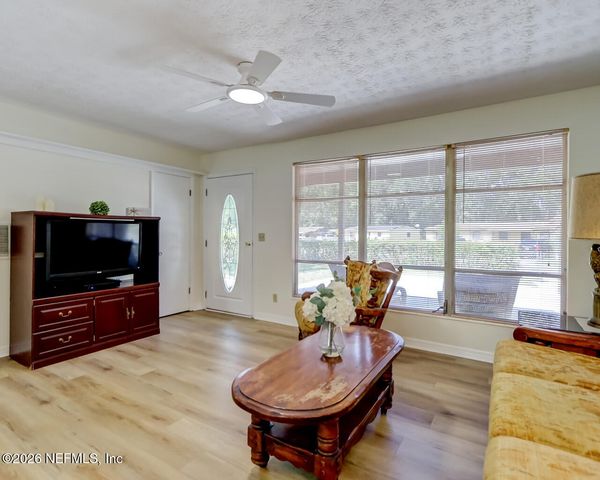2554 RED ROBIN Drive E, Jacksonville, FL 32210
