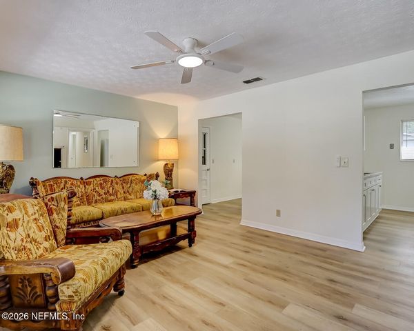 2554 RED ROBIN Drive E, Jacksonville, FL 32210