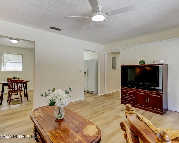 2554 RED ROBIN Drive E, Jacksonville, FL 32210