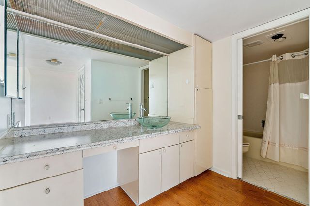 2400 Presidential Way 1706, West Palm Beach, FL 33401