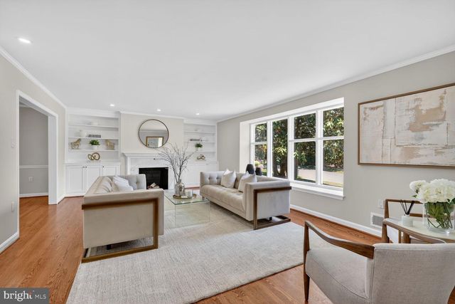 2828 ELLICOTT ST NW, Washington, DC 20008