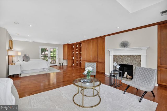 2828 ELLICOTT ST NW, Washington, DC 20008