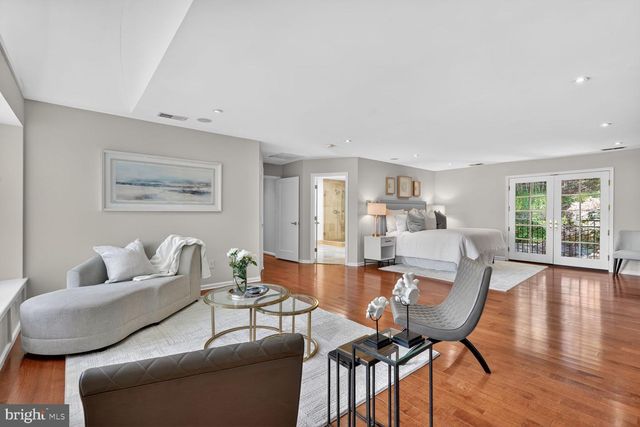 2828 ELLICOTT ST NW, Washington, DC 20008